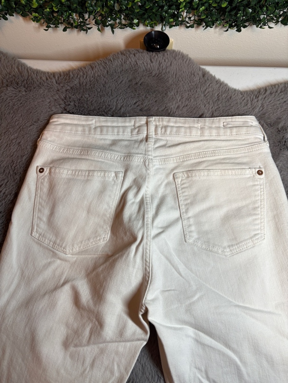 Pilcro Women's White High Rise Skinny Jeans Size 29 - Picture 3 of 6